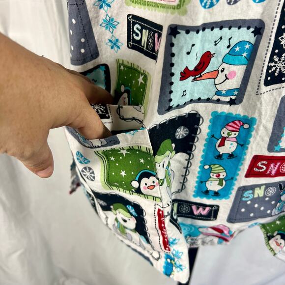 SB Scrubs Top Christmas Winter Snowman Unisex Medium Pockets Nursing Medical - Picture 3 of 9